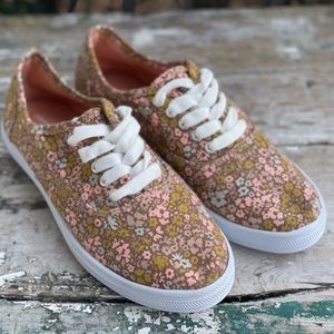 Universal Thread floral canvas shoes Womens sneakers 7